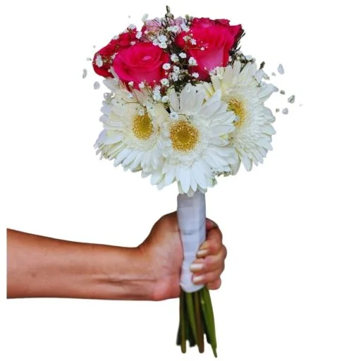 Ramo de novia de rosas rojas y gerberas blancas